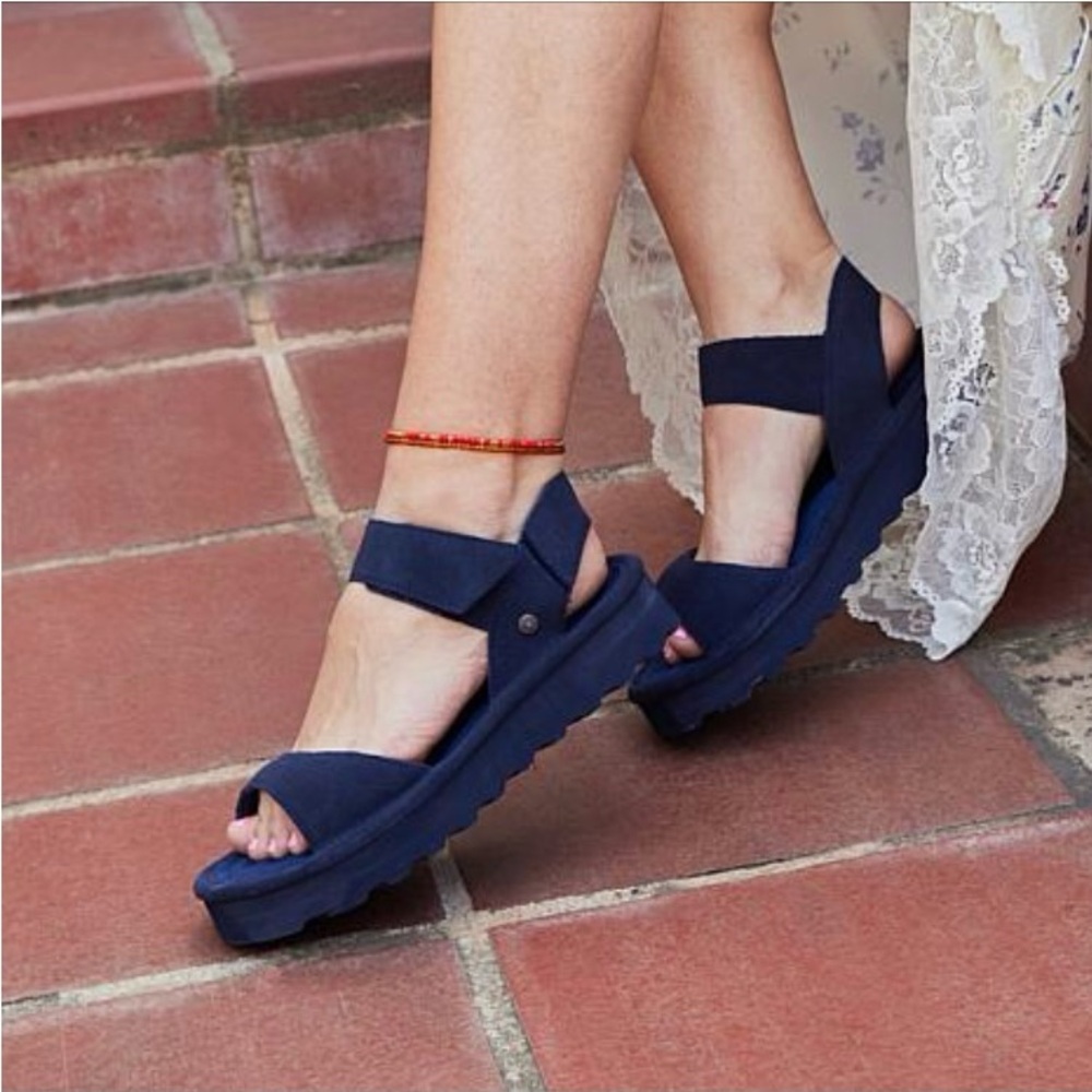 BearPaw Sandals Size 8 color Cadet Blue